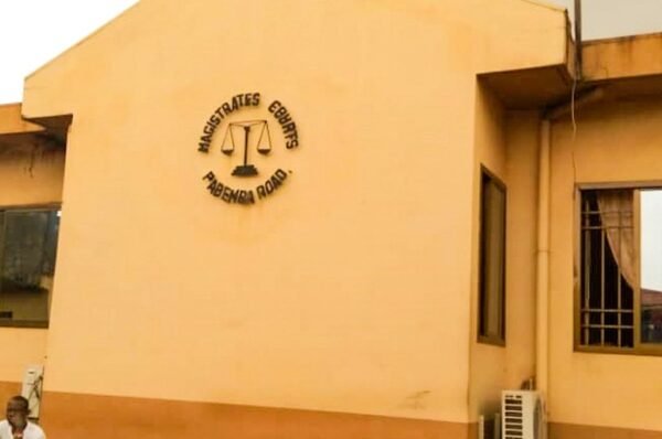 BLACK-OUT IN COURT!