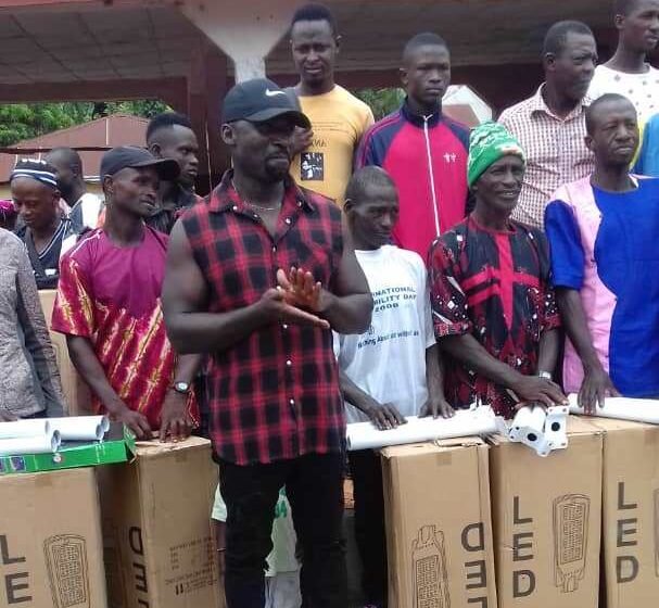 Gbonkolenken chiefdom, north,  34 villages get 200 solar lights