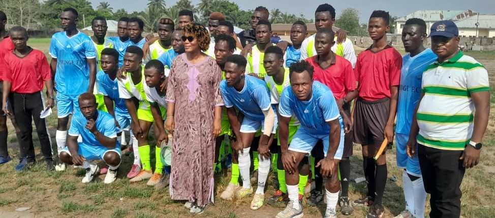 Minister of Fisheries and Marine Resources, (centre) in a group photo with participating teams