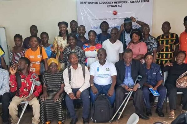DWAN-SL trains some deaf women